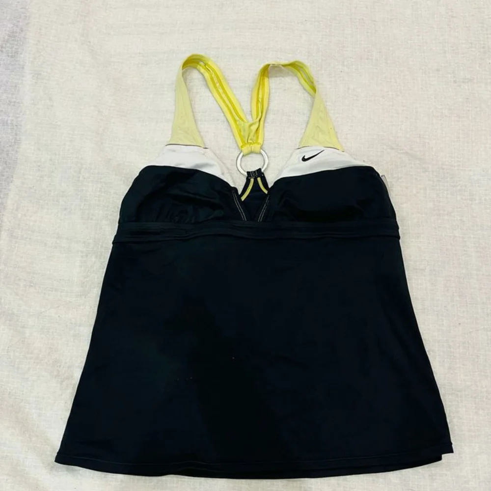 Nike athleisure wear tee - Picture 9 of 9